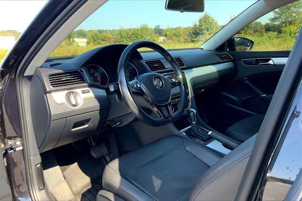 2019 Volkswagen Passat 2.0T Wolfsburg Edition photo 14