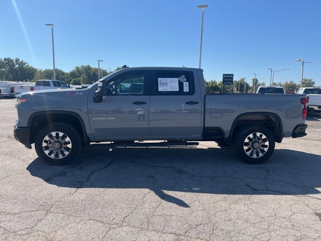 2024 Chevrolet Silverado 2500HD Custom photo 2
