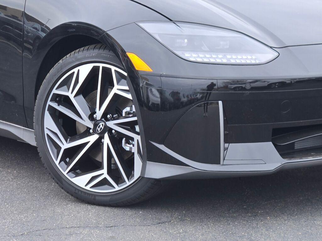 2025 Hyundai Ioniq 6 SEL photo 3