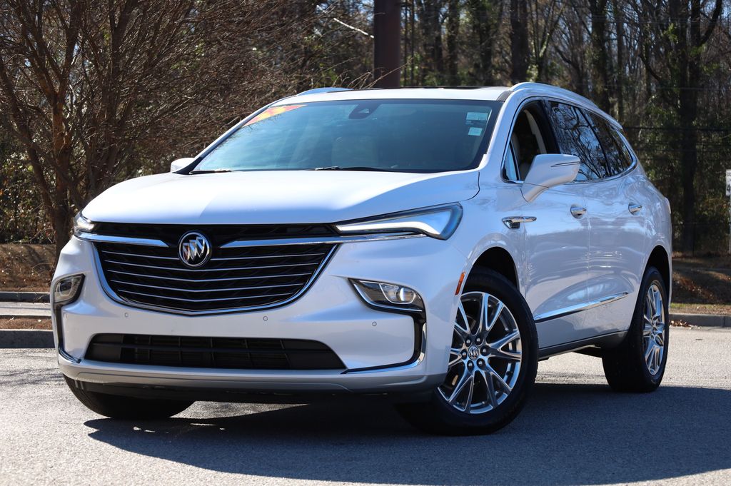 2023 Buick Enclave Essence's photo