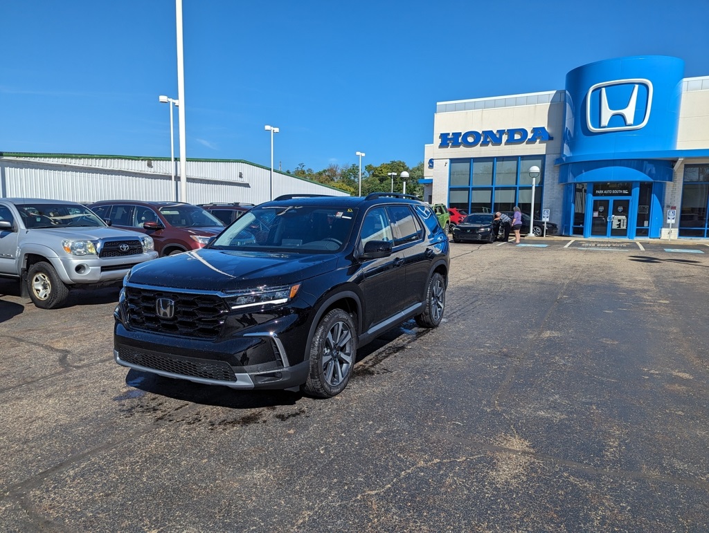 2025 Honda Pilot Touring photo 6