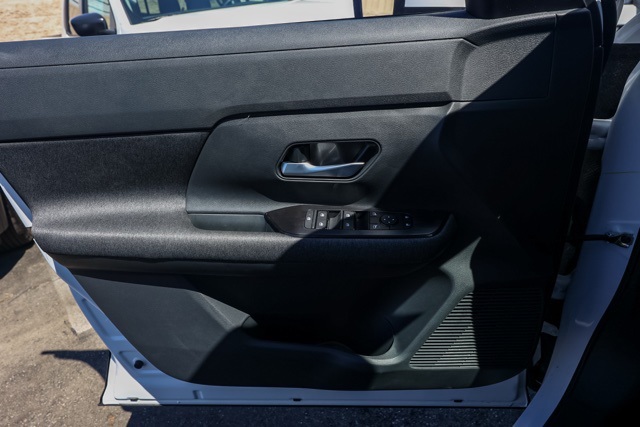 2025 Nissan Kicks SV photo 20