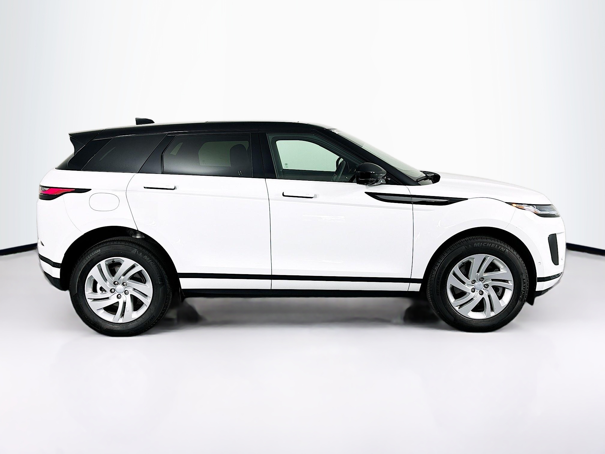 2026 Land Rover Range Rover Evoque S photo 4