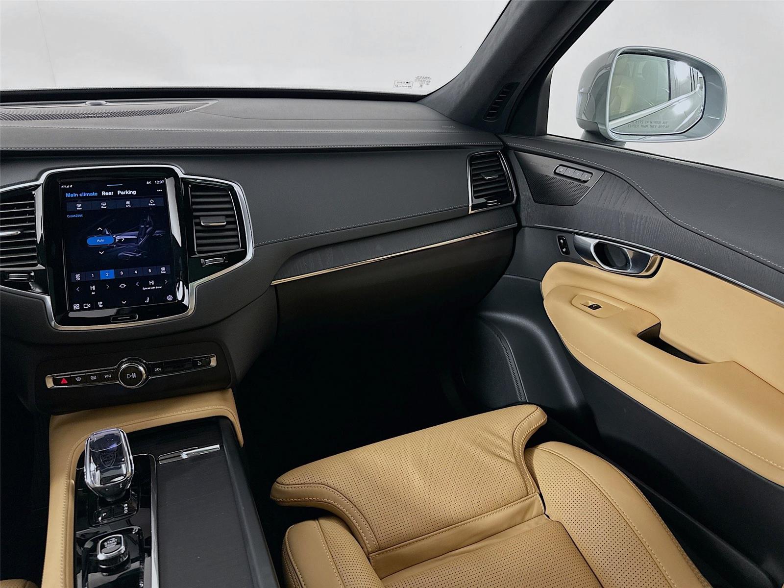 2025 Volvo XC90 photo 25