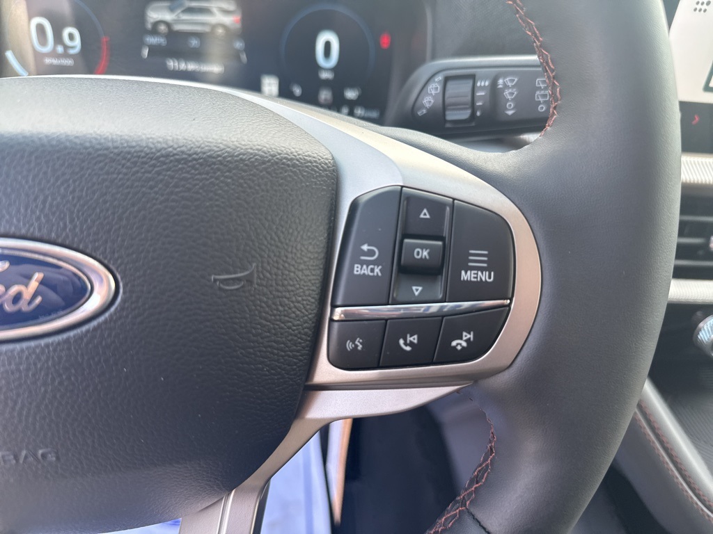 2025 Ford Explorer photo 31