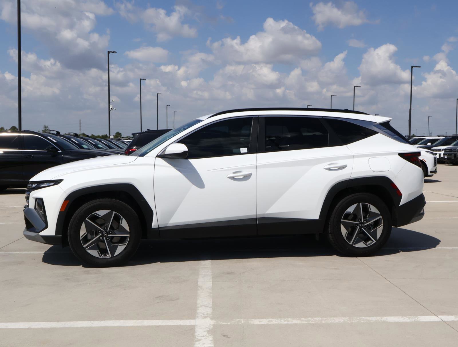 2025 Hyundai Tucson SEL photo 2