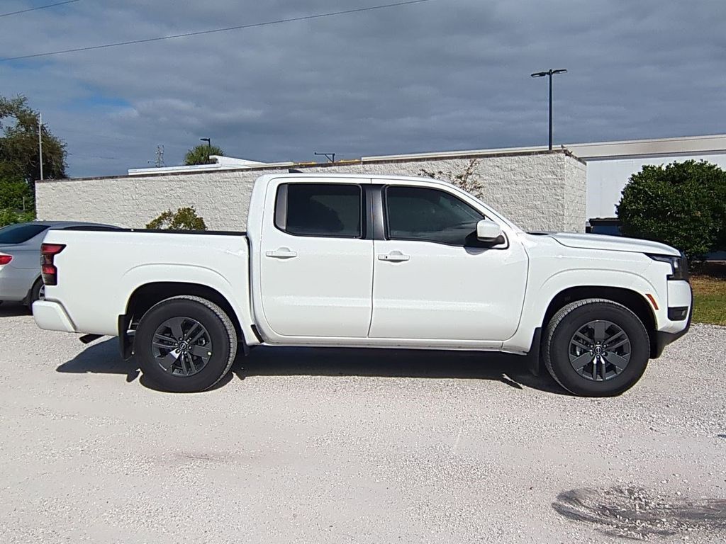 2026 Nissan Frontier Crew Cab SV photo 4