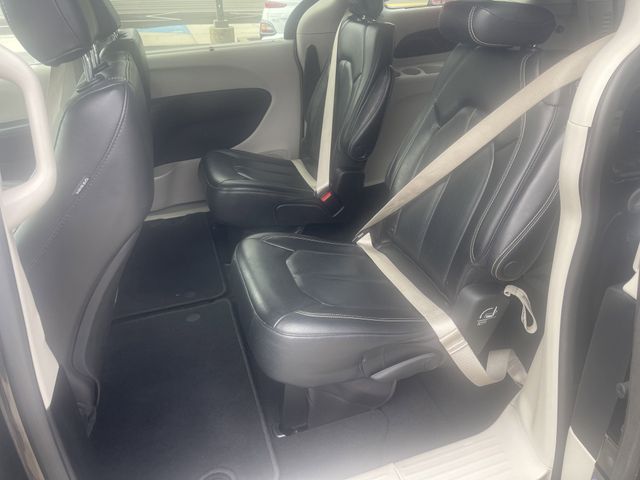 2022 Chrysler Pacifica Touring L photo 8