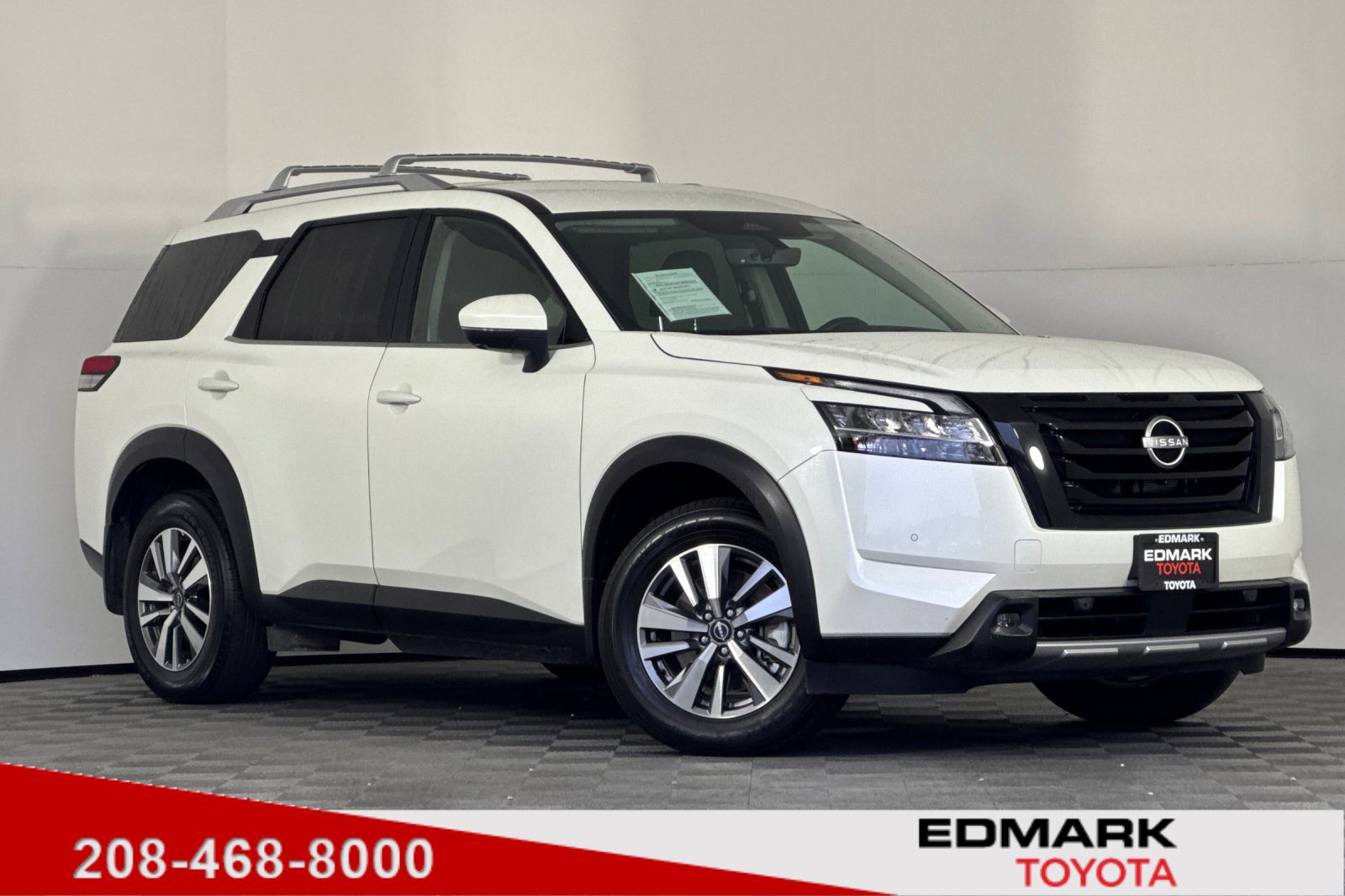 2023 Nissan Pathfinder SL's photo