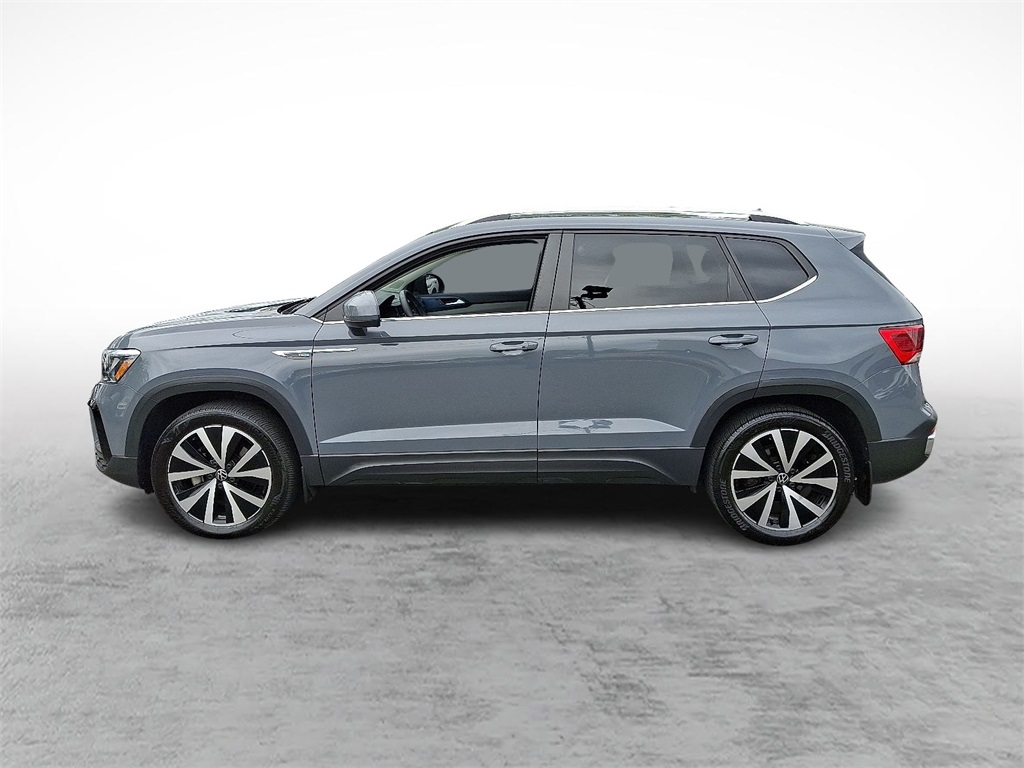 2022 Volkswagen Taos SE photo 3