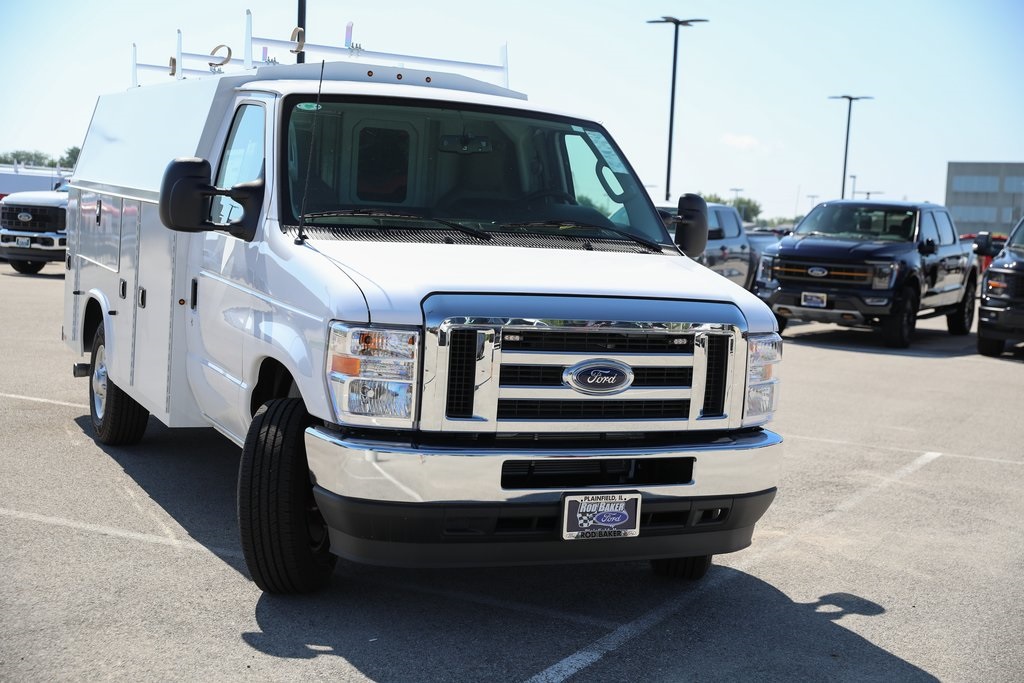 2025 Ford E-350 photo 7