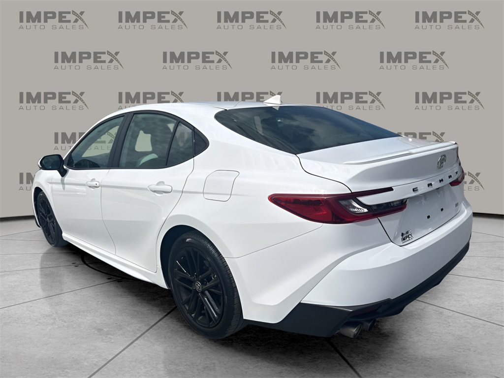 2025 Toyota Camry SE photo 3