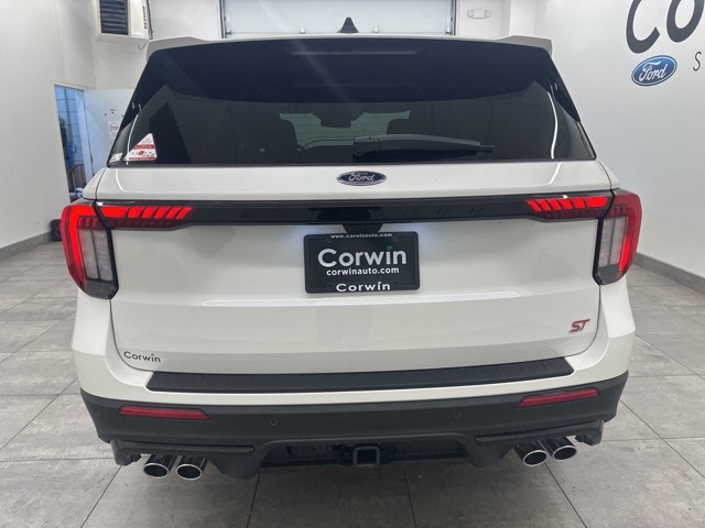2025 Ford Explorer ST photo 3