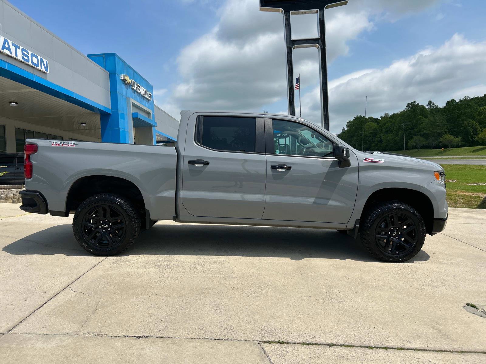 2024 Chevrolet Silverado 1500 LT Trail Boss photo 2