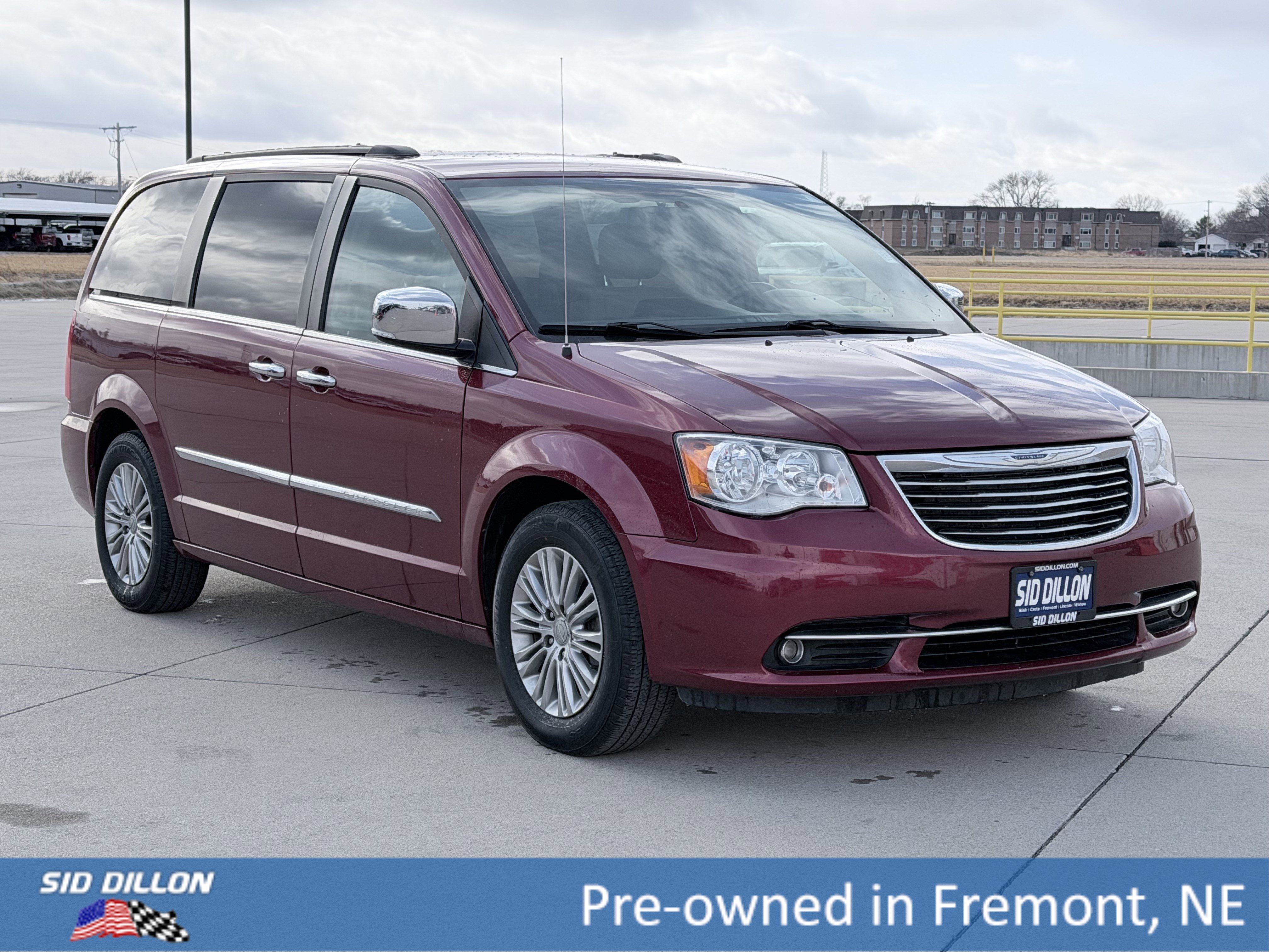 Used 2016 Chrysler Town & Country Touring-L with VIN 2C4RC1CG0GR239996 for sale in Fremont, NE