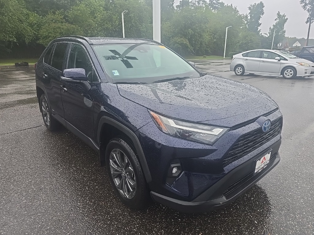 2024 Toyota RAV4 Hybrid XLE Premium photo 3
