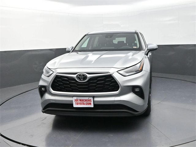2024 Toyota Highlander LE photo 2