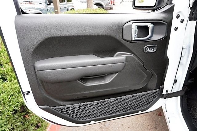 New 2026 Bright White Clear-Coat Exterior Paint Jeep Sport image 27