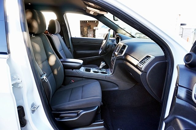 Used 2021 White Jeep Laredo E image 10