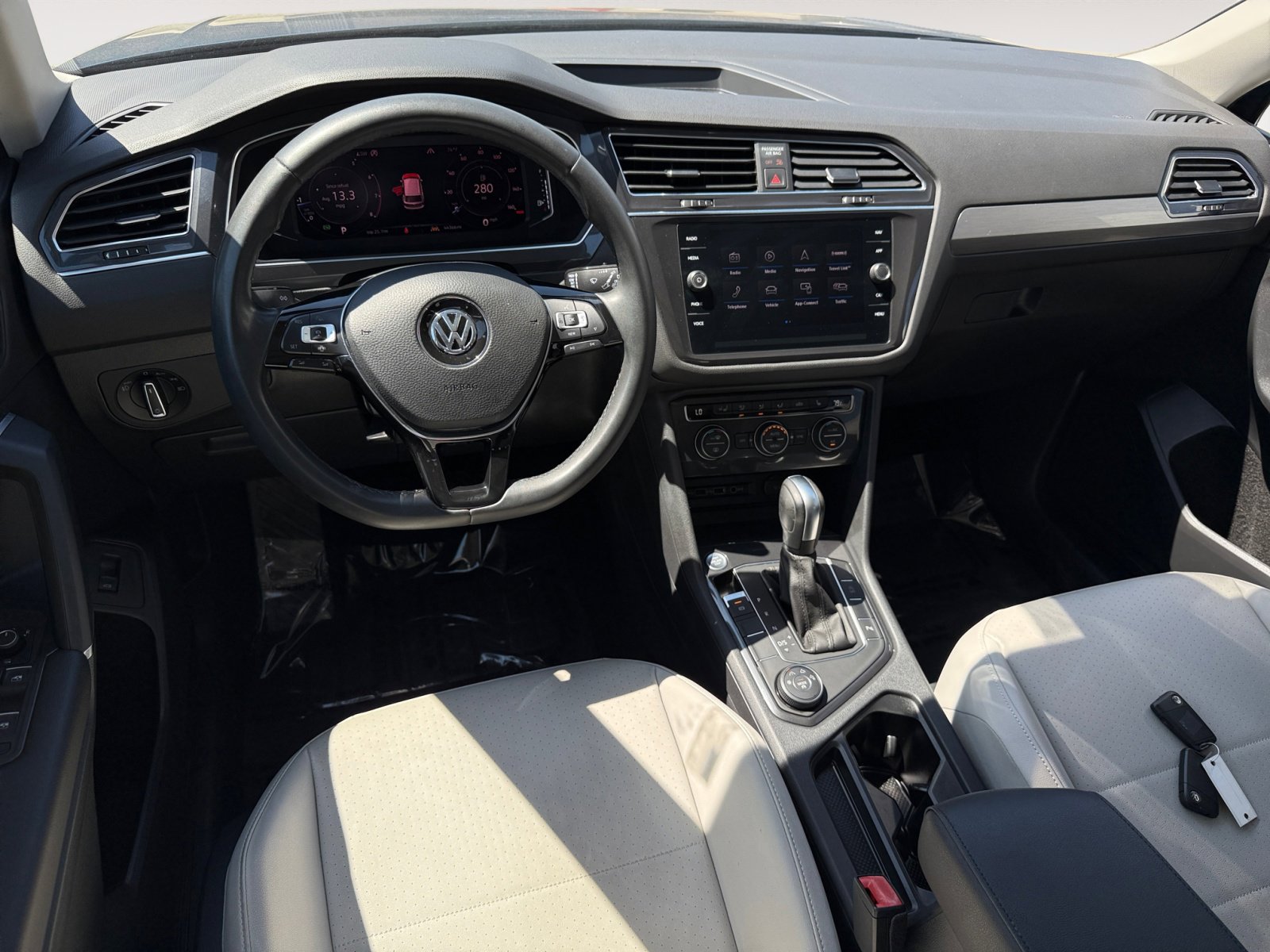 2020 Volkswagen Tiguan SEL photo 14
