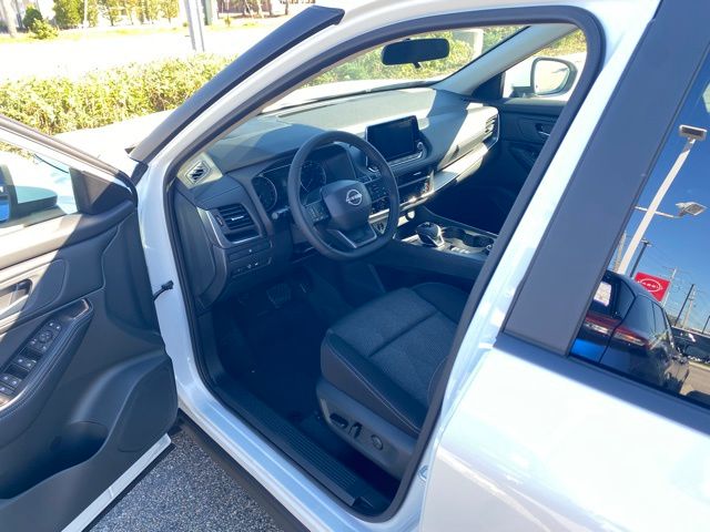 2026 Nissan Rogue SV photo 10