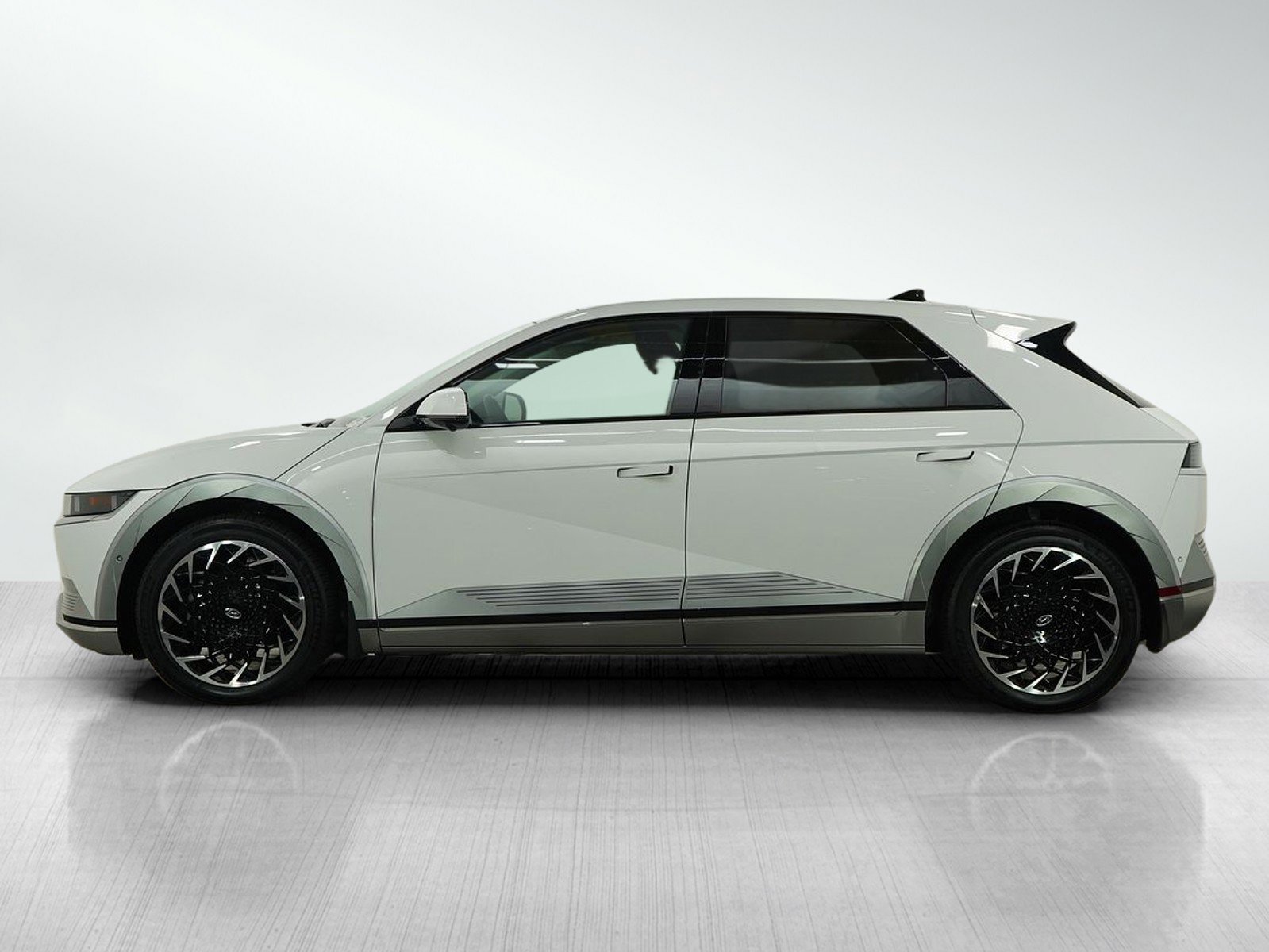 Used 2024 Hyundai IONIQ 5 Limited with VIN KM8KRDDFXRU278958 for sale in Minneapolis, MN