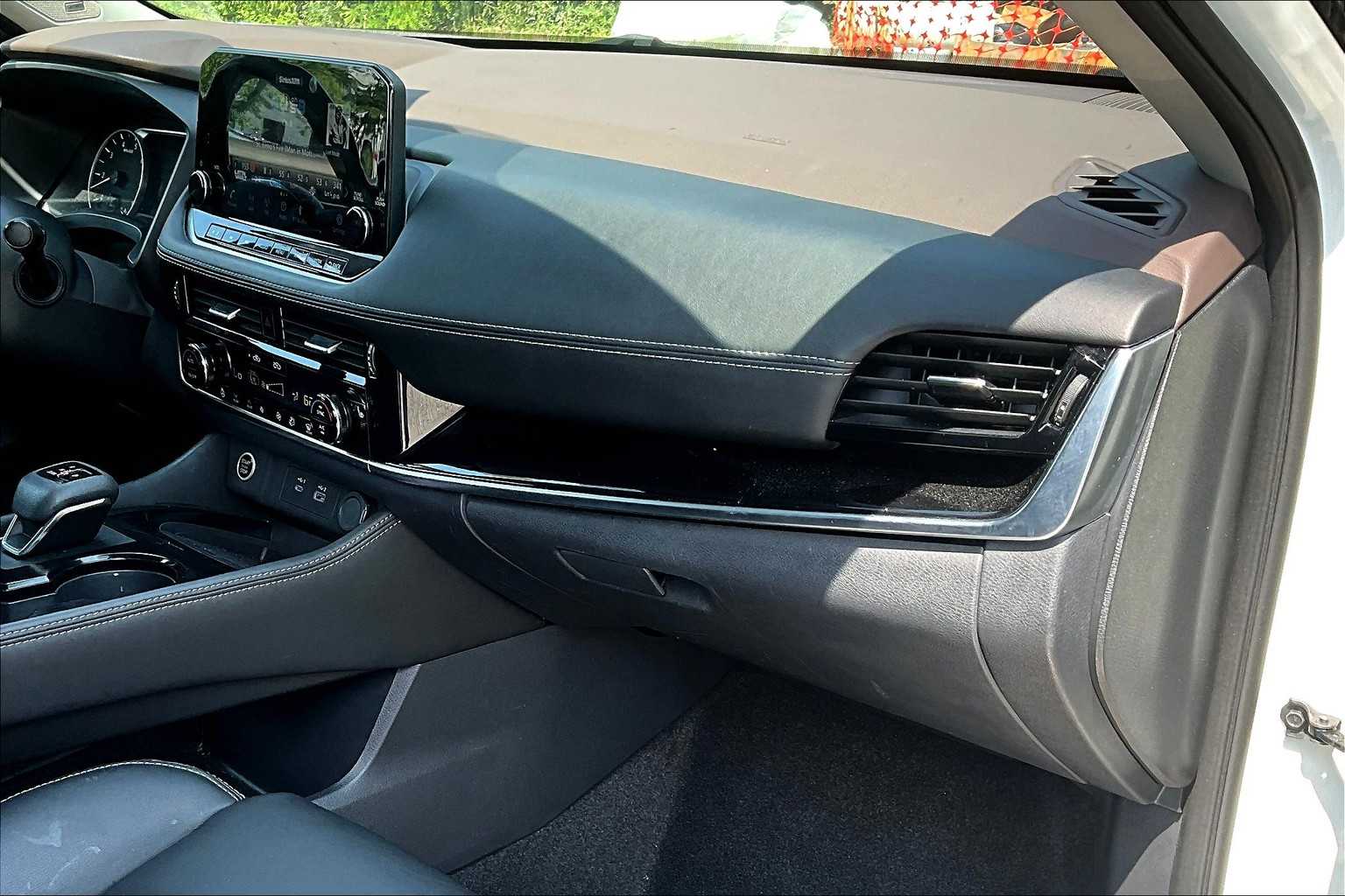 2023 Nissan Rogue SL photo 16