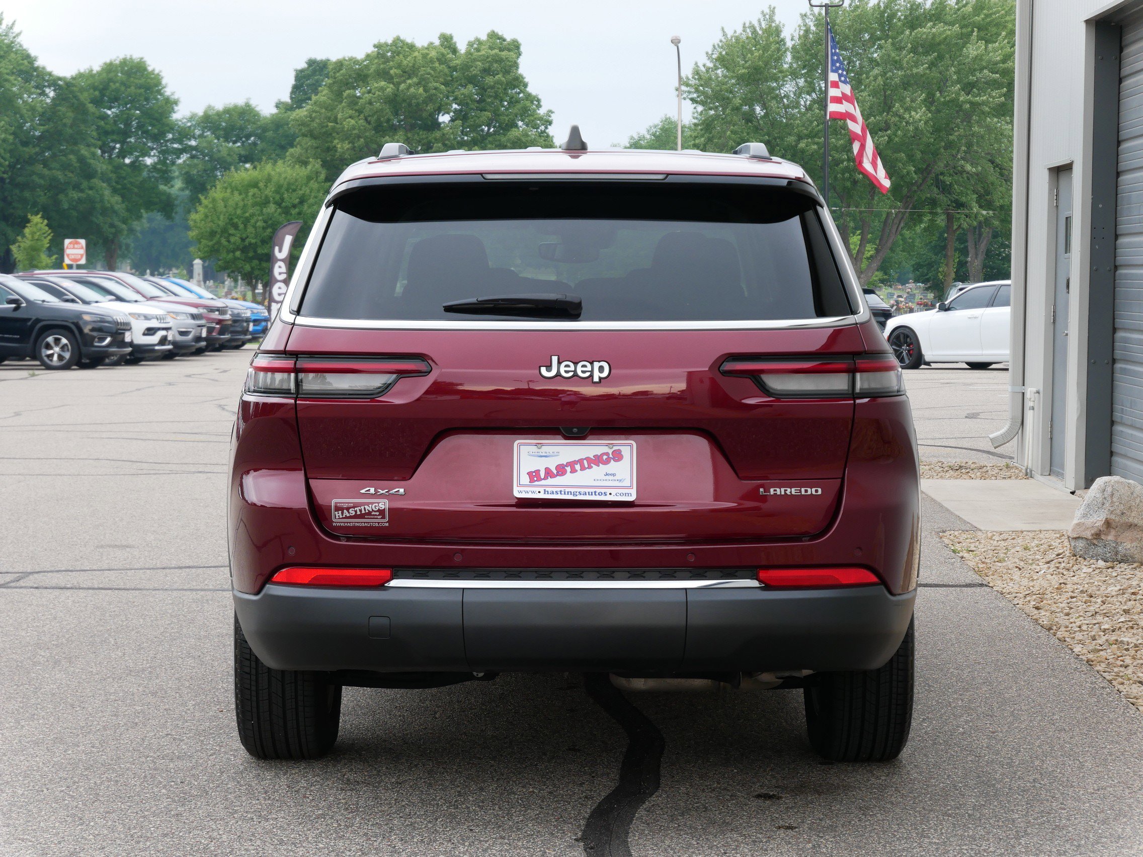2023 Jeep Grand Cherokee Laredo photo 4