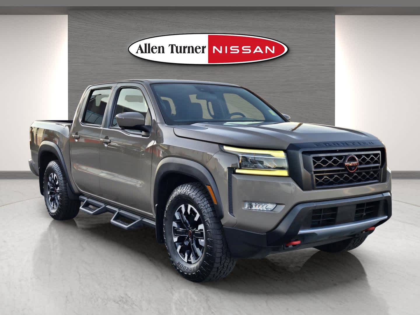 2022 Nissan Frontier PRO-X's photo