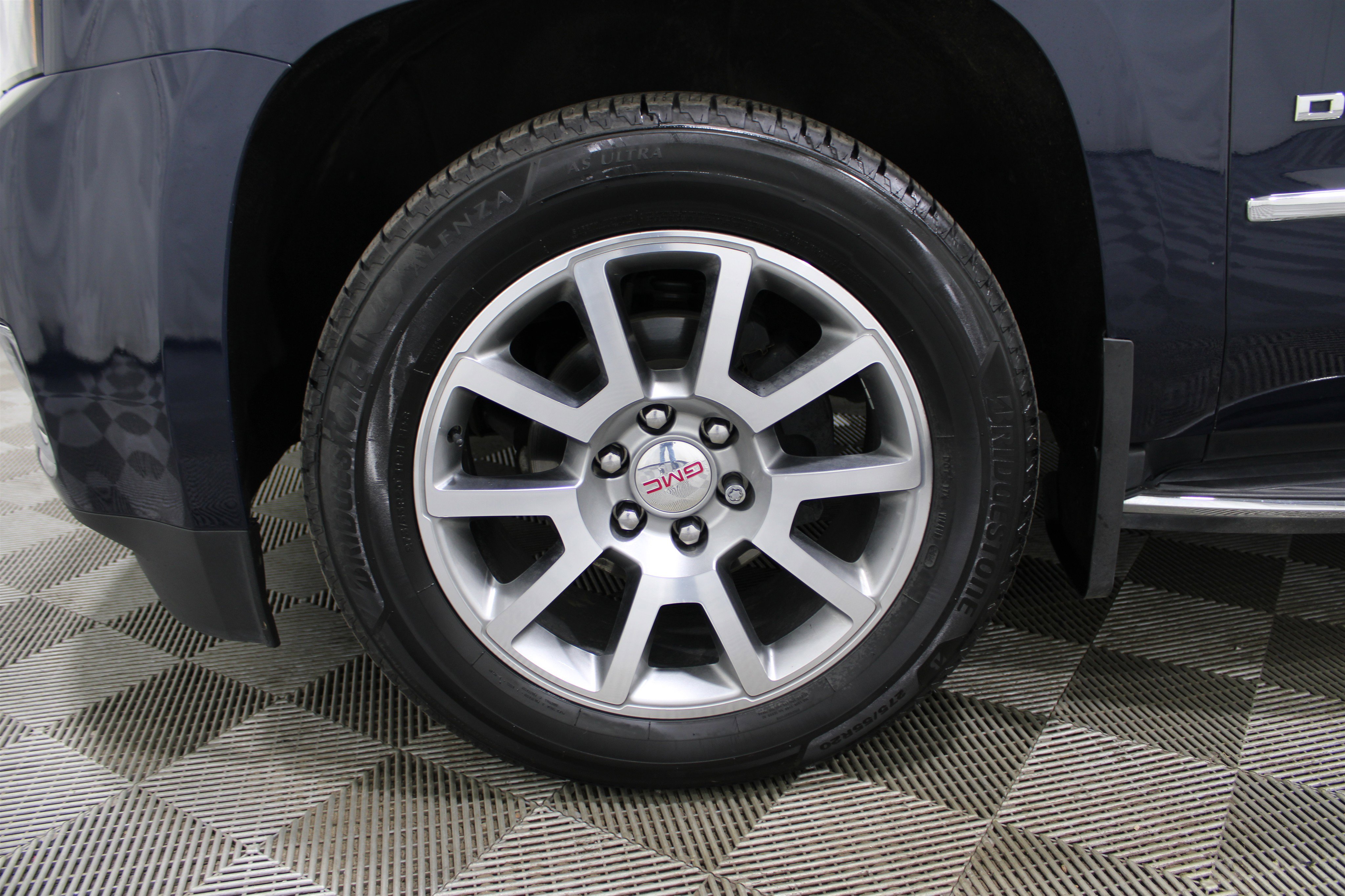 2019 Gmc Yukon Denali photo 2