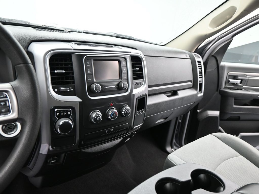 2024 Ram 1500 Classic SLT photo 4