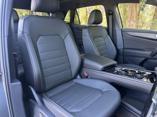 2025 Volkswagen Atlas Cross Sport SEL R-Line photo 18