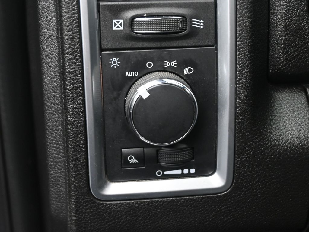 2024 Ram 1500 Classic SLT photo 18