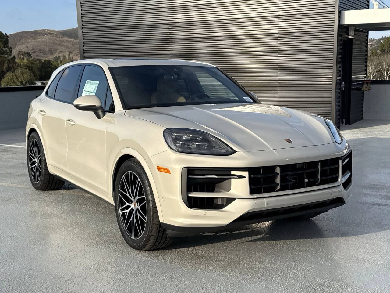 2025 Porsche Cayenne Base photo 8