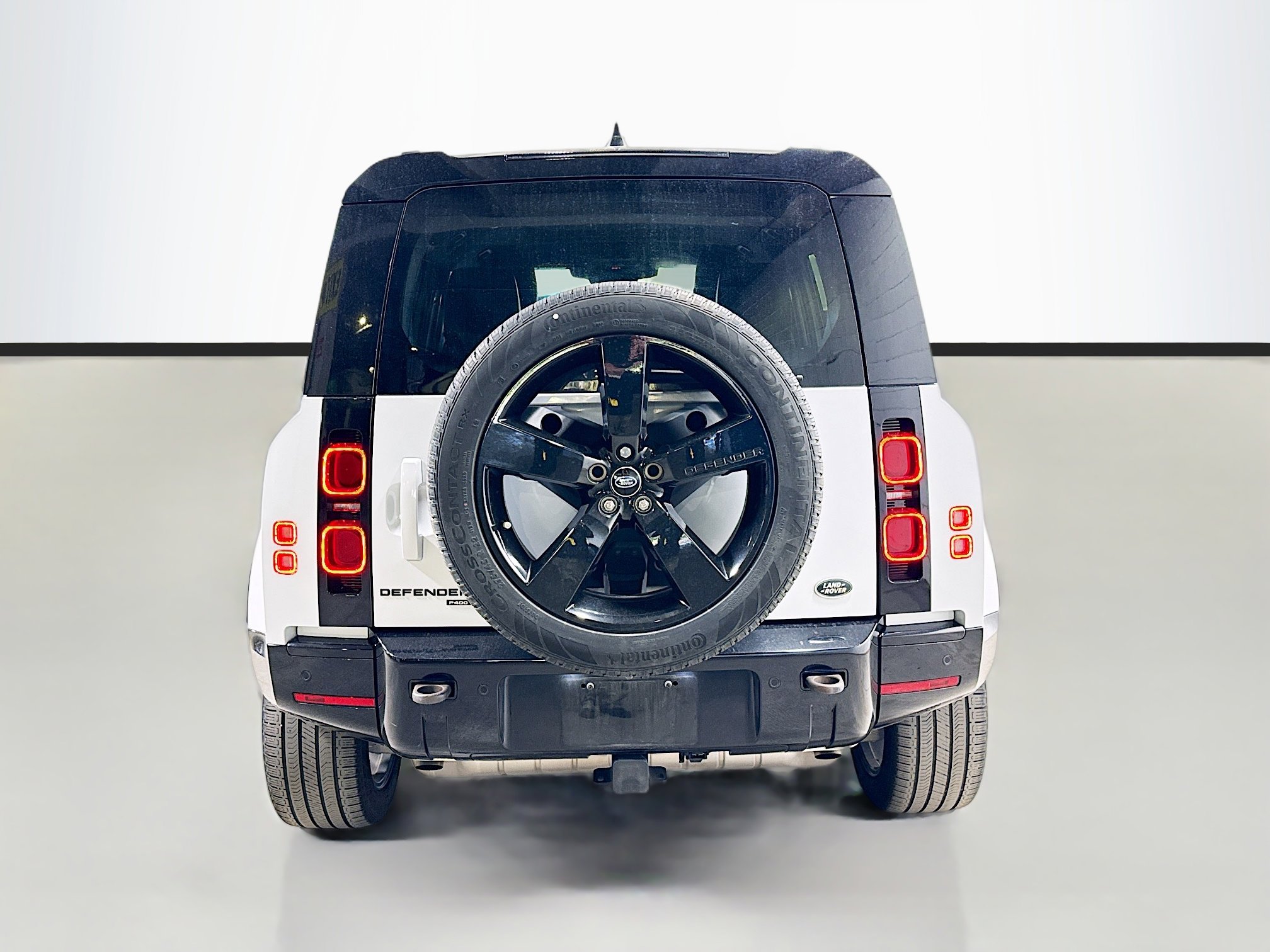 2023 Land Rover Defender 110 X-Dynamic SE photo 4