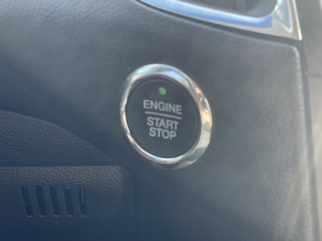 2020 Ford Edge Titanium photo 4