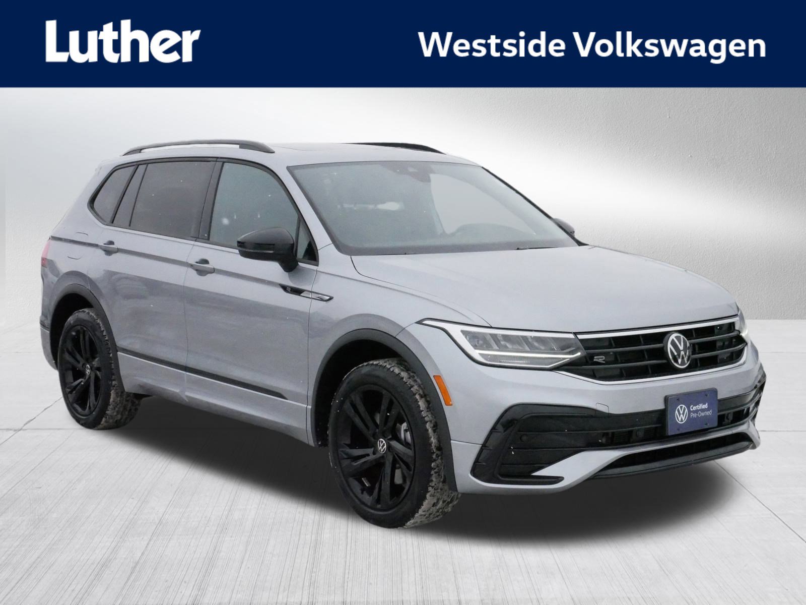 2023 Volkswagen Tiguan SE R-LINE BLACK's photo