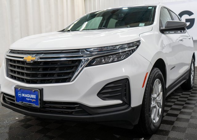 2022 Chevrolet Equinox LS photo 2