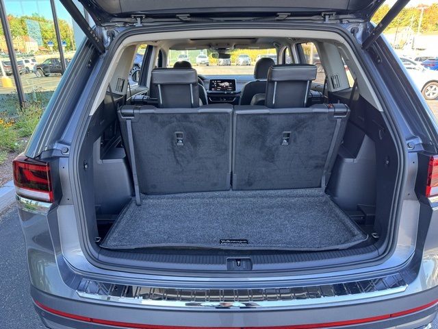 2024 Volkswagen Atlas SEL Premium R-Line photo 17