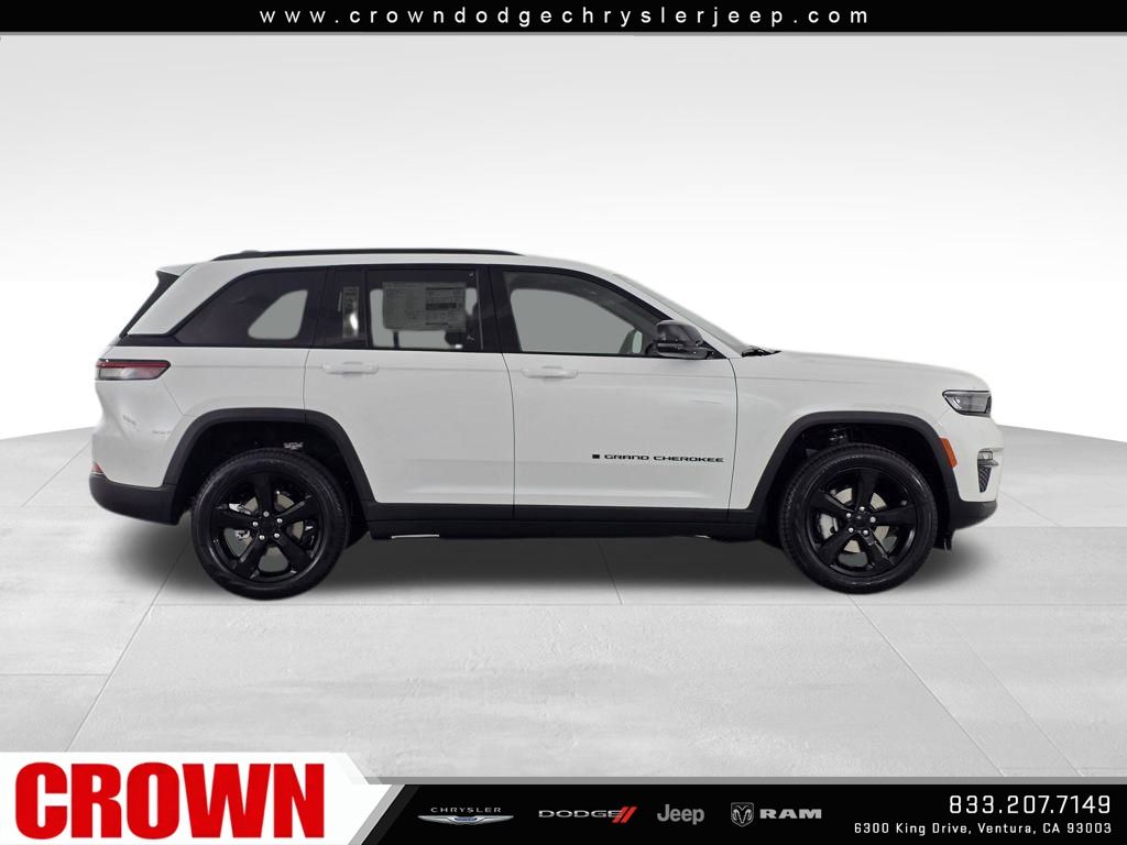 2025 Jeep Grand Cherokee Limited photo 3