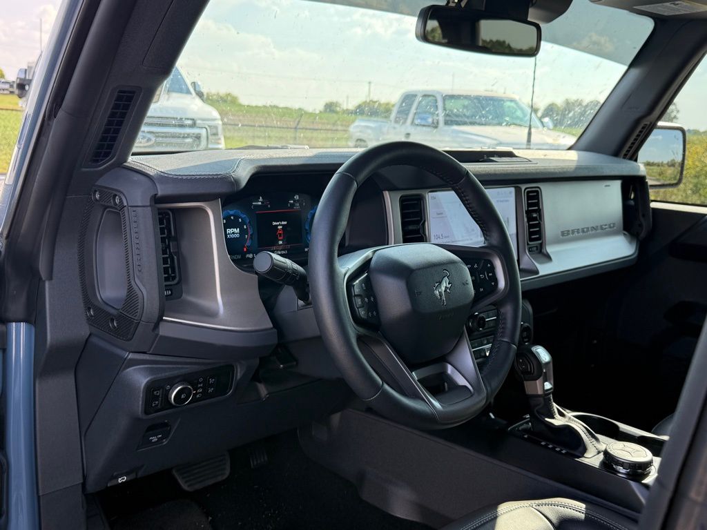 2025 Ford Bronco Outer Banks photo 3