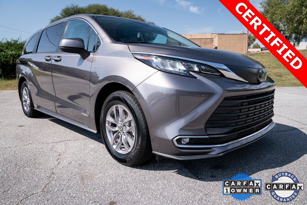 2021 Toyota Sienna XLE photo 10