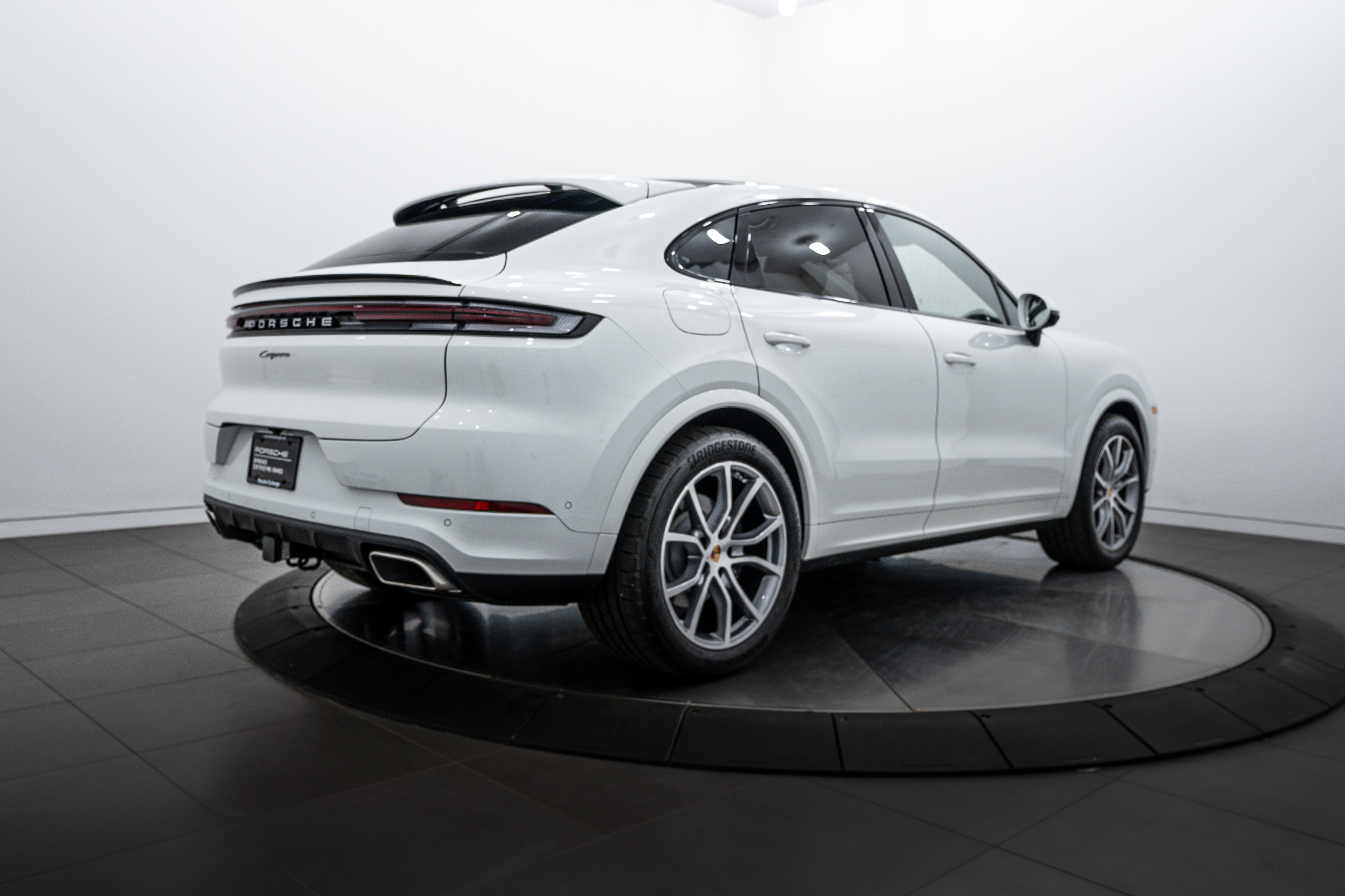 2025 Porsche Cayenne photo 6