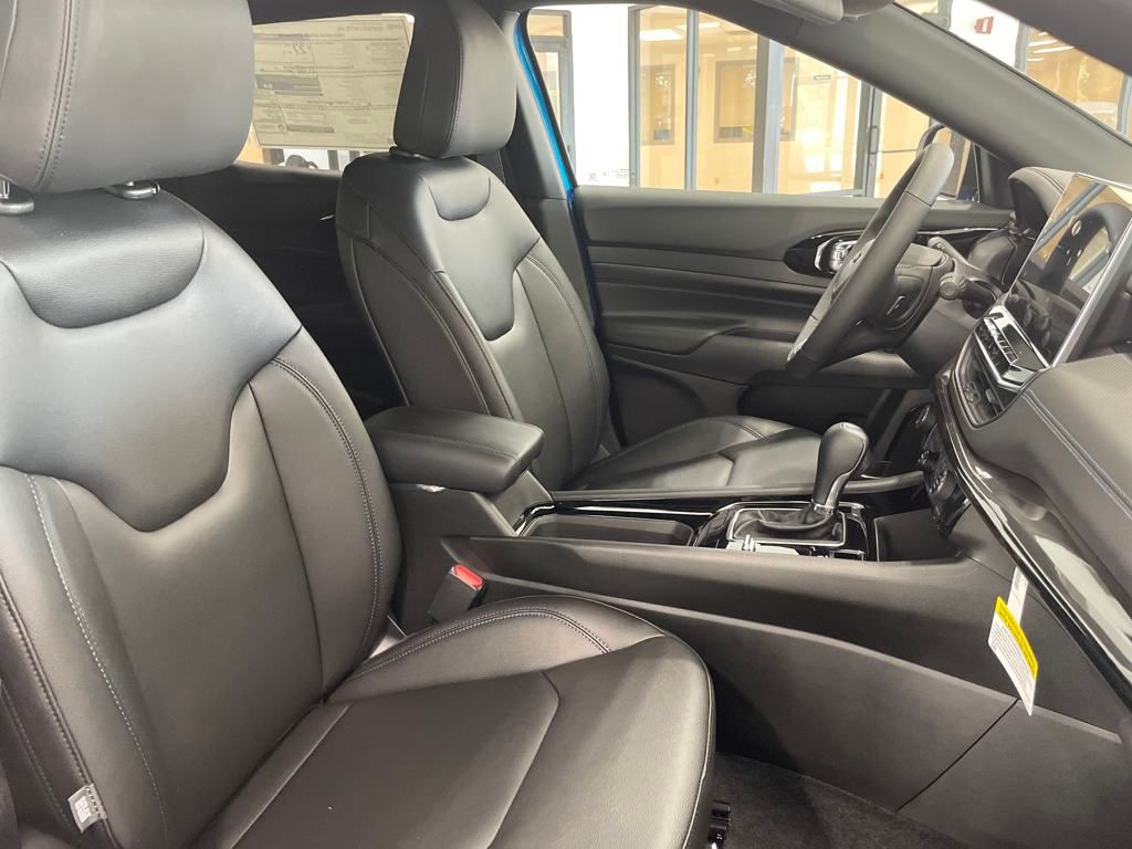 2025 Jeep Compass Limited photo 12