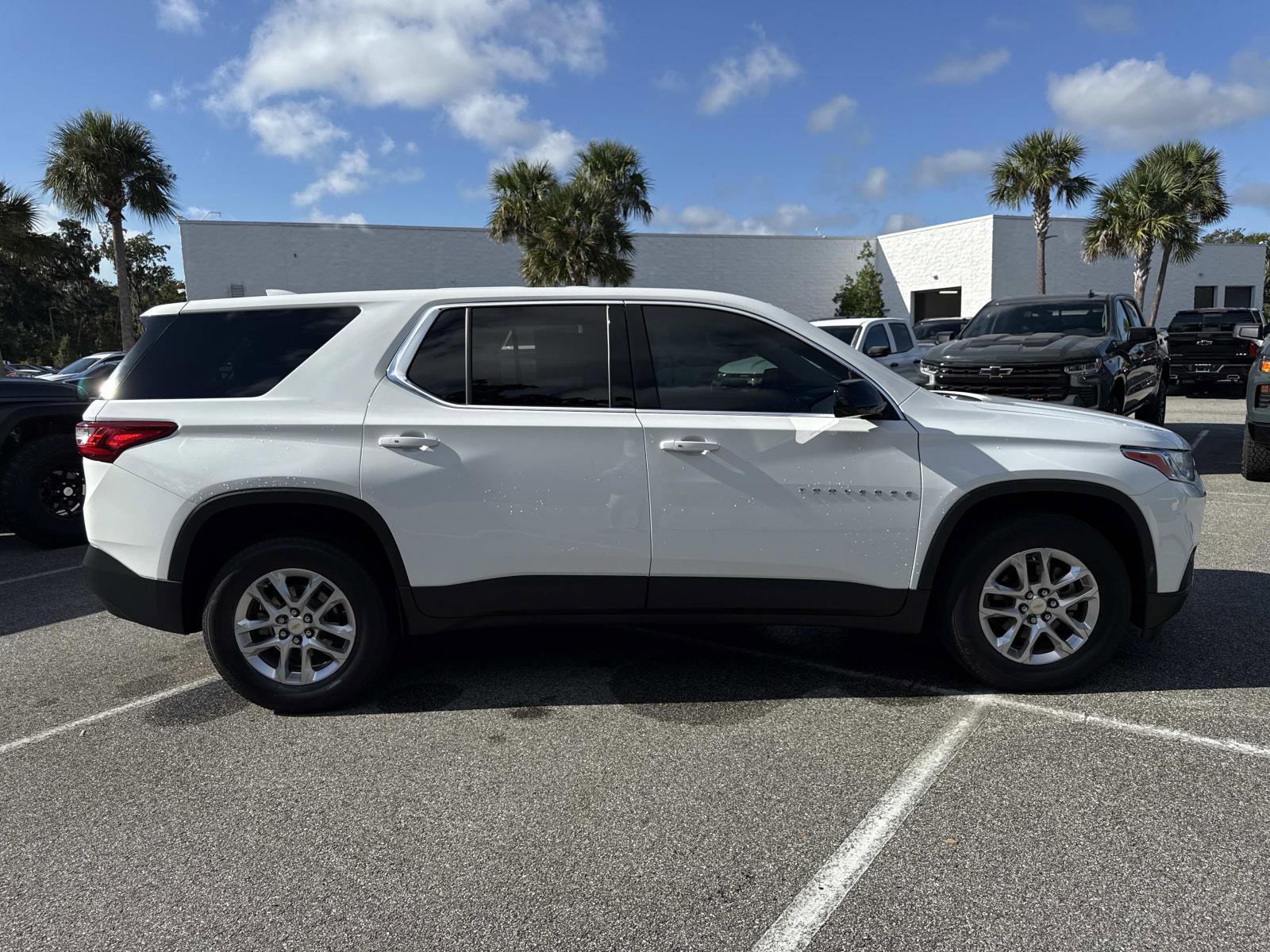 2020 Chevrolet Traverse LS photo 2