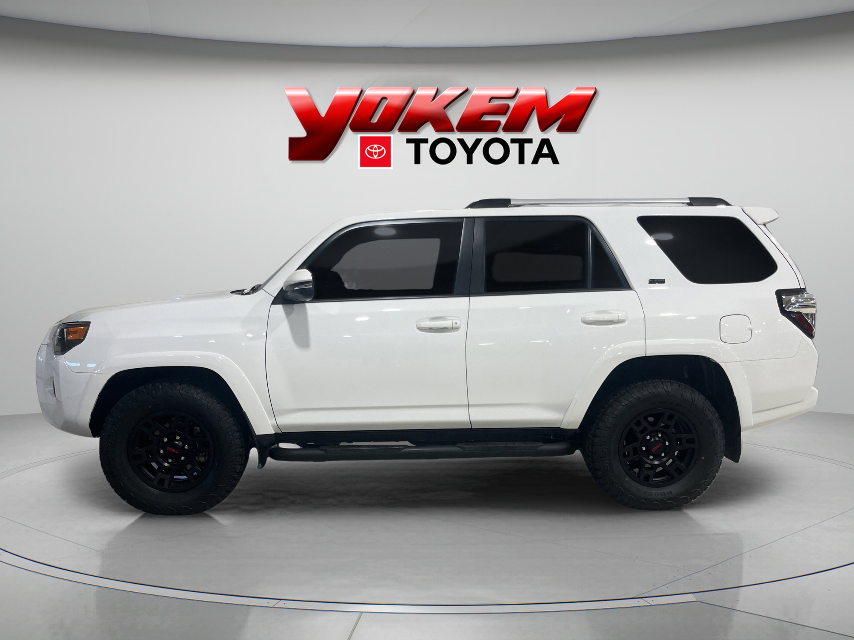 2022 Toyota 4Runner SR5 Premium photo 2