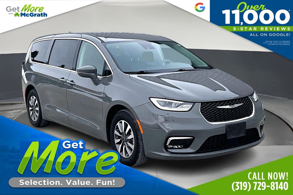 2022 Chrysler Pacifica Hybrid Touring L's photo