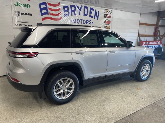 2025 Jeep Grand Cherokee Laredo X photo 2