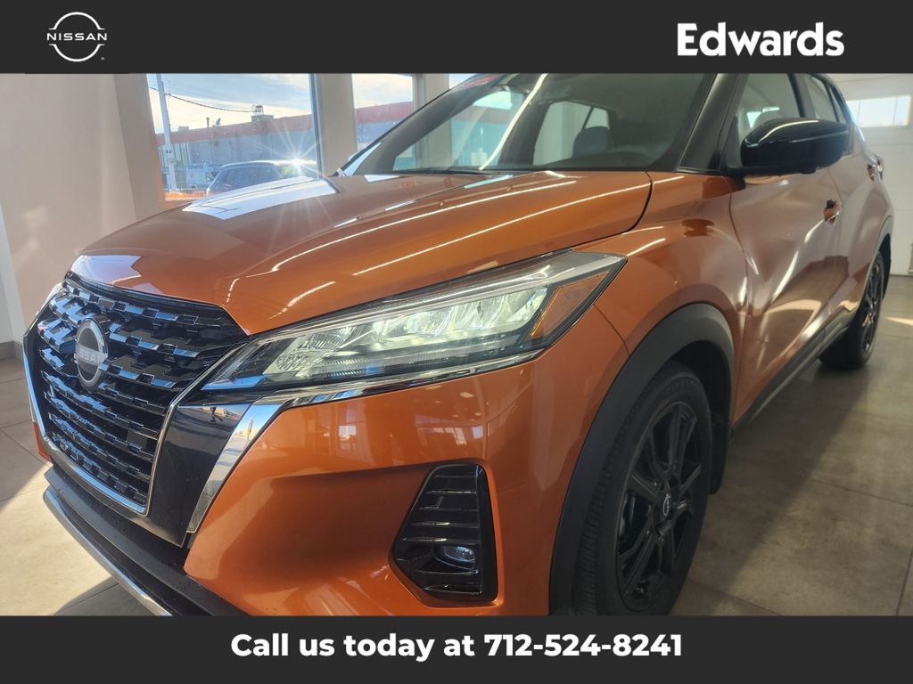2023 Nissan Kicks SR photo 4