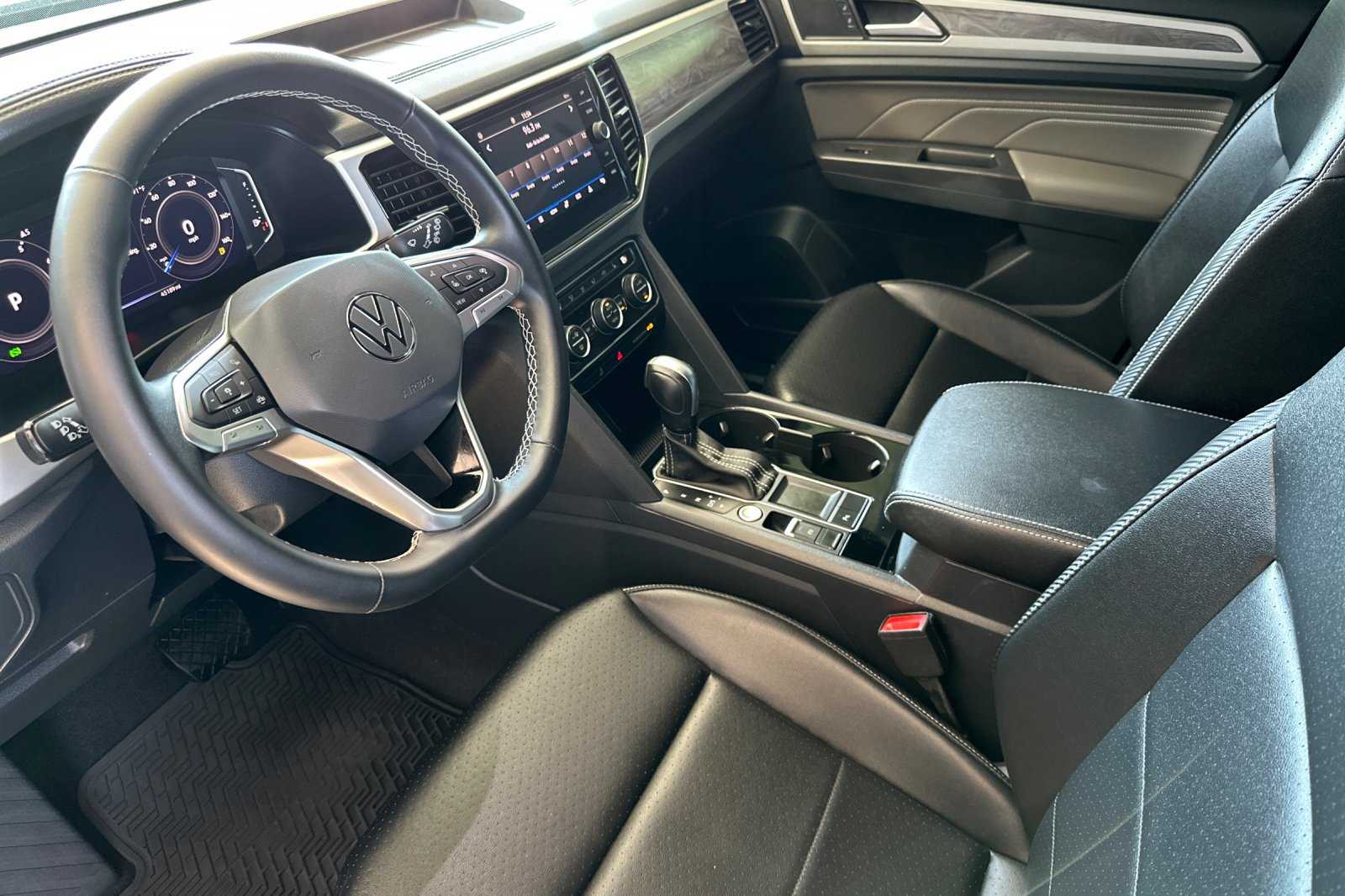 2022 Volkswagen Atlas Cross Sport V6 SE Technology photo 9